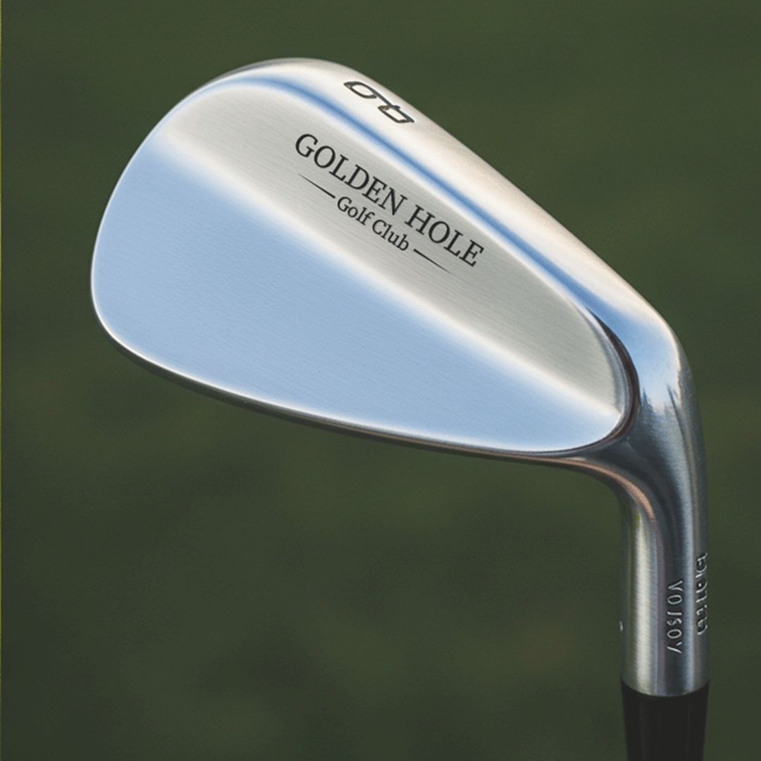 Golden Hole: packaging innovador y branding para club de golf premium realizado por DAROX